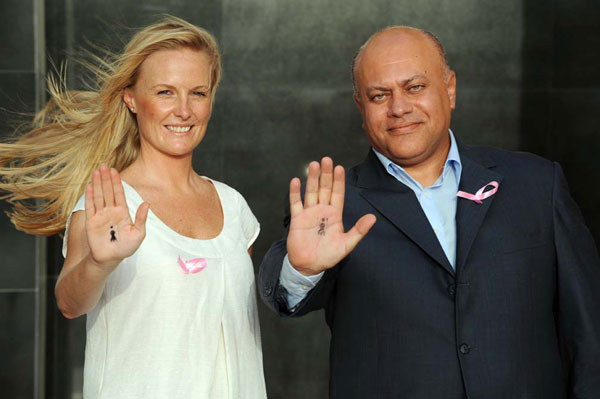 Julie Sprakel (Think Pink Bahrain Founder) and Mahmood Al-Yousif (Masadir Media) at the launch of the 2009 Think Pink Bahrain campaign